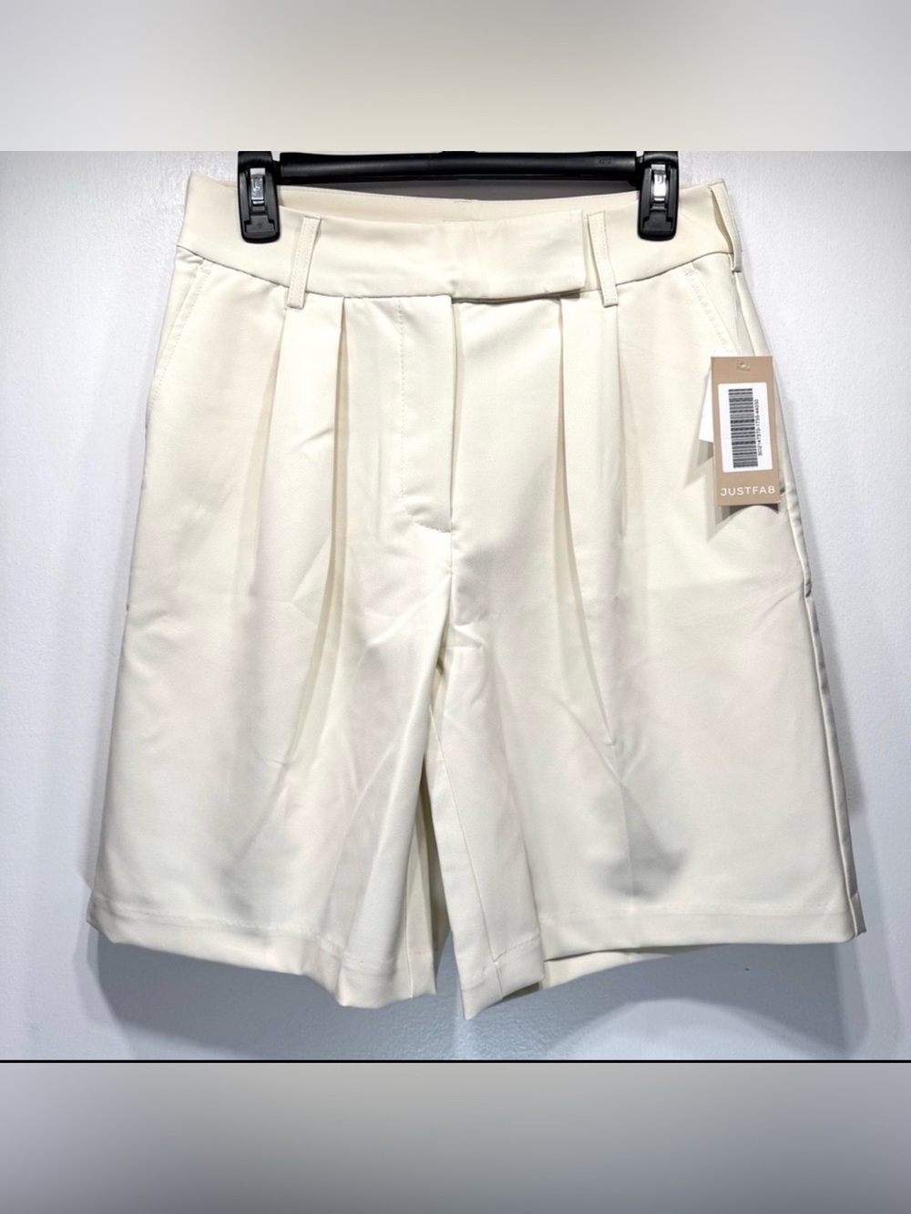 Cream Bermuda Culotte Shorts Pleated Front High Rise Wide Leg Size Medium